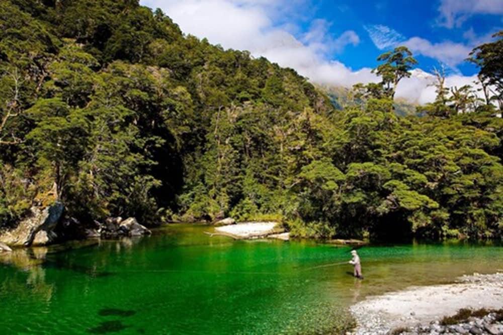 Fiordland Lodge Te Anau Bagian luar foto