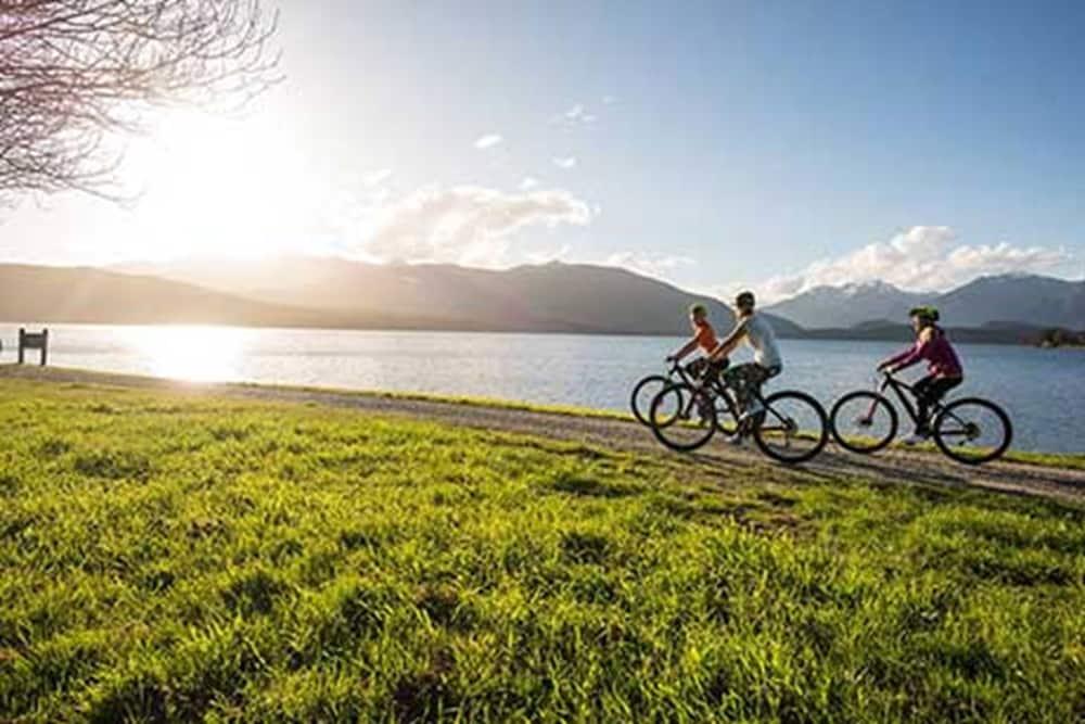 Fiordland Lodge Te Anau Bagian luar foto